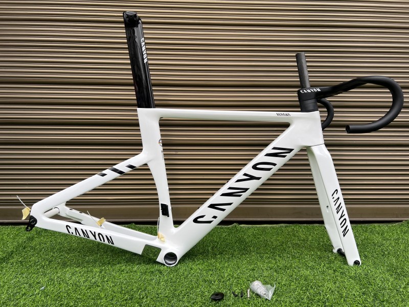 White carbon best sale road bike